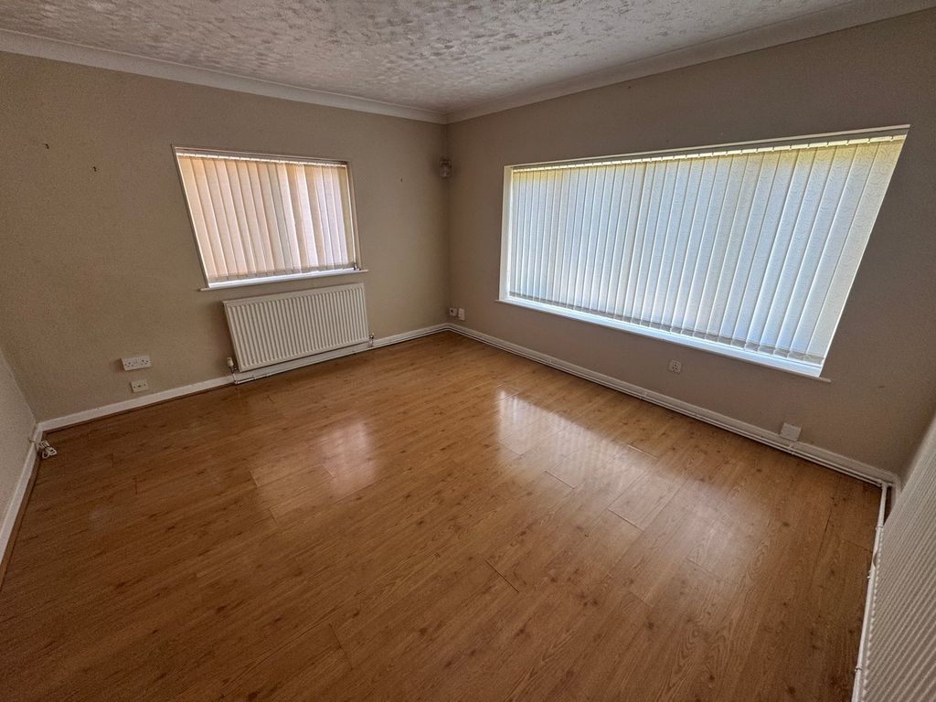 Property photo 2 of 9 Lounge