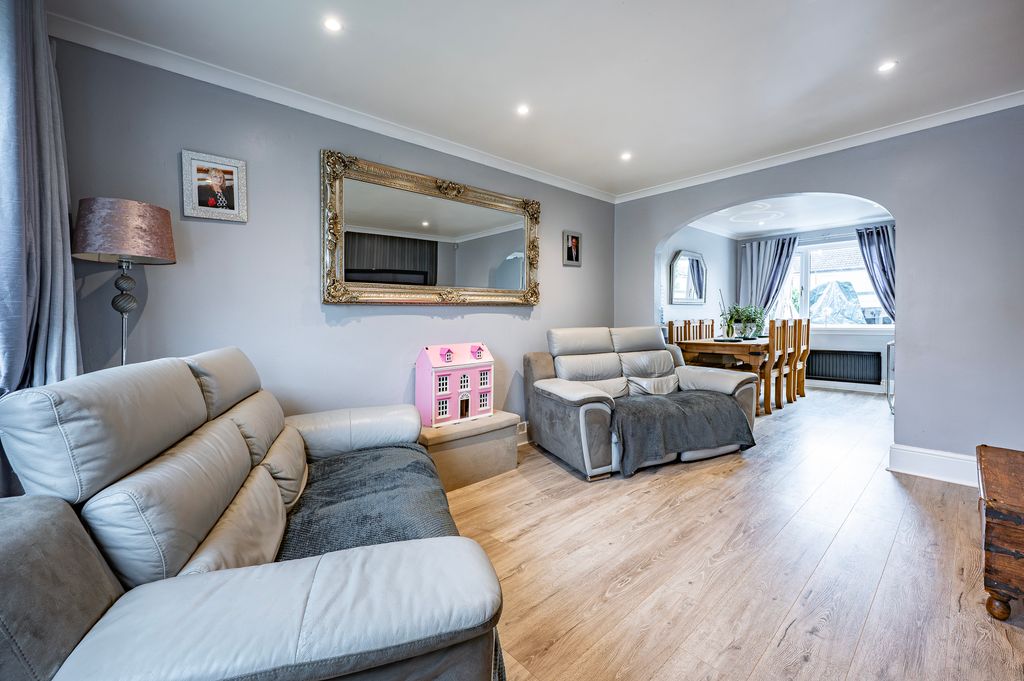 Property photo 2 of 26