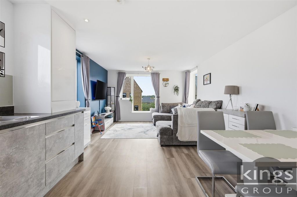 Additional image 7 of 3 bed flat for saleNorth Square, Newhall, Harlow CM17