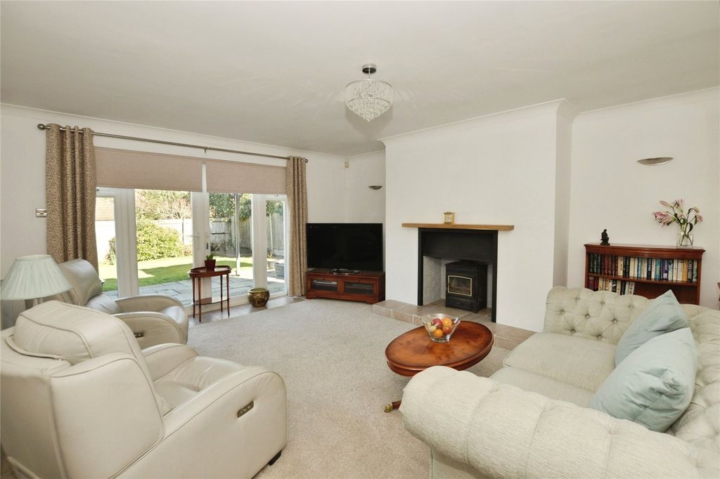 Property photo 2 of 14 Lounge