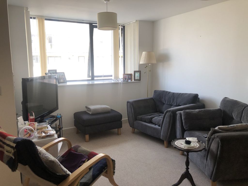 Property photo 3 of 12 Lounge