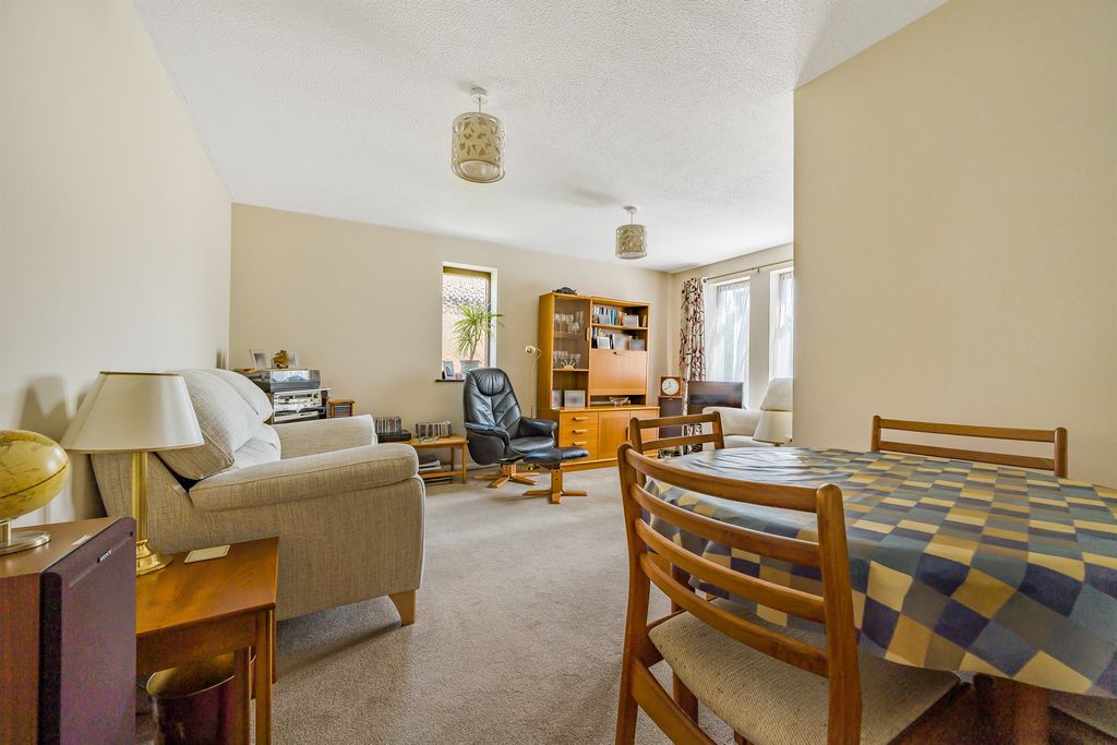 Property photo 3 of 11