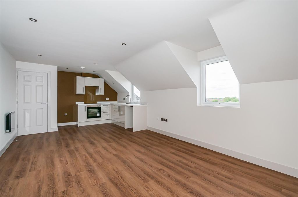 Property photo 2 of 9 Vic Quays5.Jpg