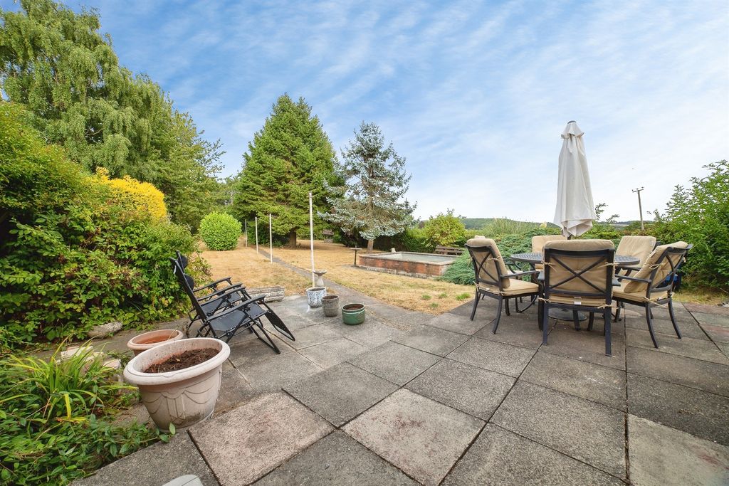 Property photo 2 of 20