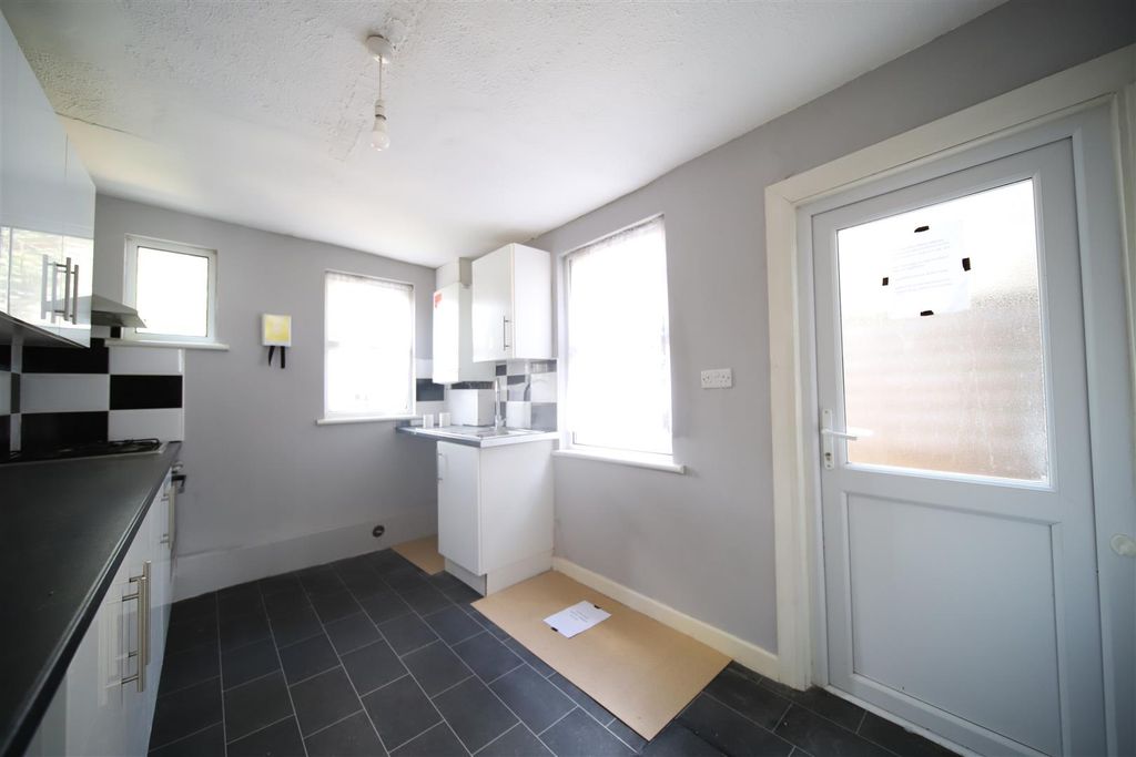 Property photo 3 of 12 Kitchen 3.Jpg