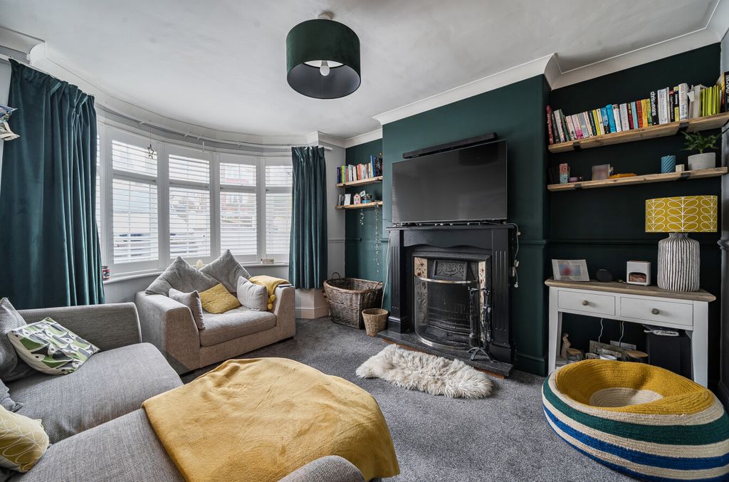 Property photo 2 of 20 1396444-17-695Fa8...