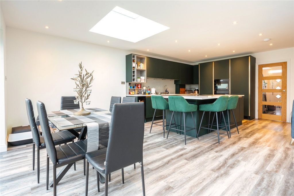 Property photo 2 of 13 Picture No. 27