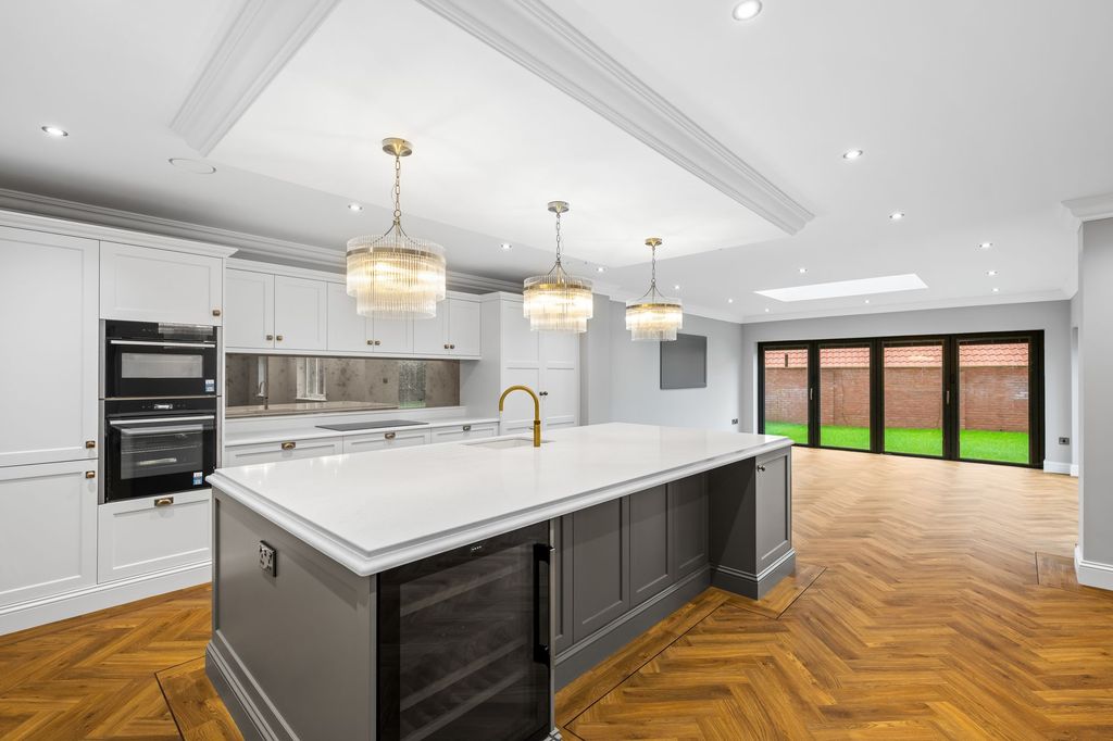 Property photo 3 of 33