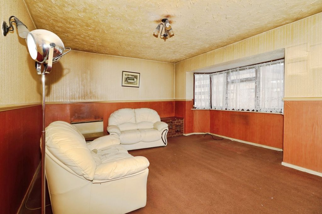 Property photo 2 of 17 Photo