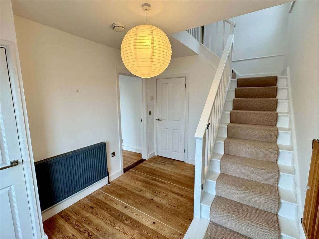 Property photo 2 of 20 126 Henver Road Entrance Hall