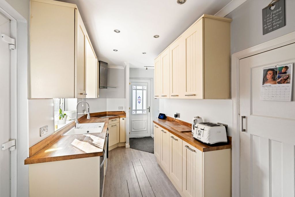 Property photo 3 of 20