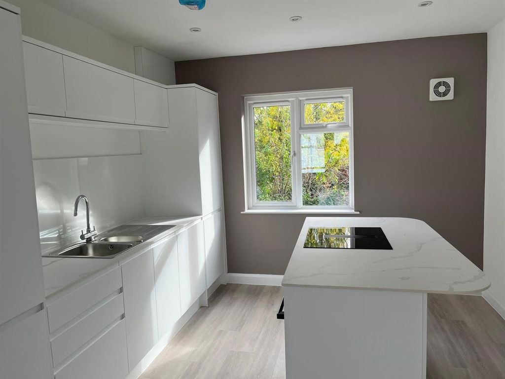 Property photo 3 of 16 Kitchen 2.Jpg