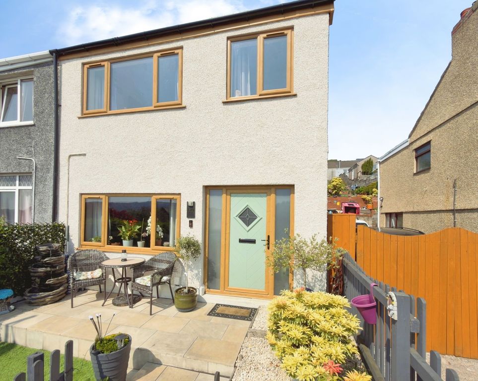 Property photo 1 of 43