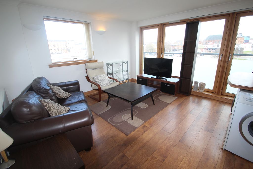 Property photo 3 of 5 Lounge