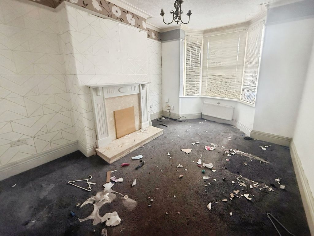 Property photo 3 of 15 Living Room