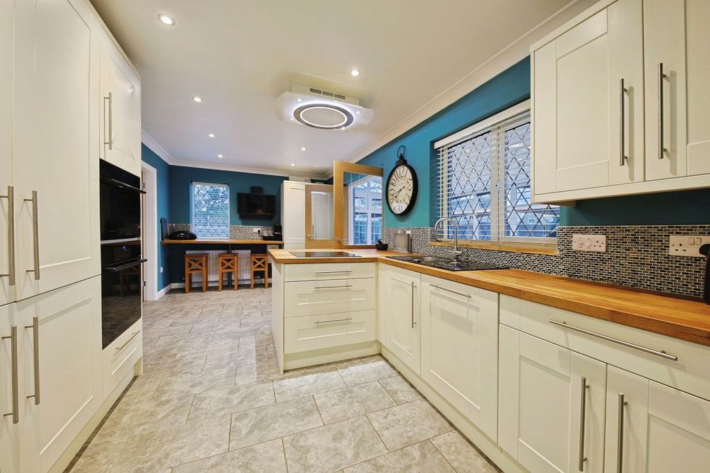 Property photo 2 of 25 4581553