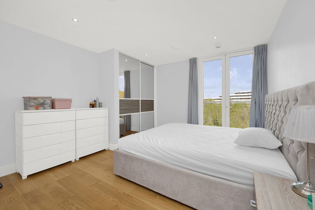 Property photo 3 of 24 Bedroom