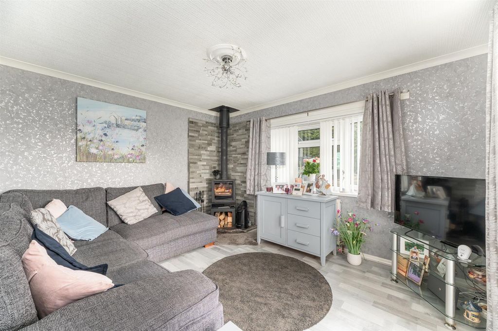 Property photo 2 of 20 Sitting Room