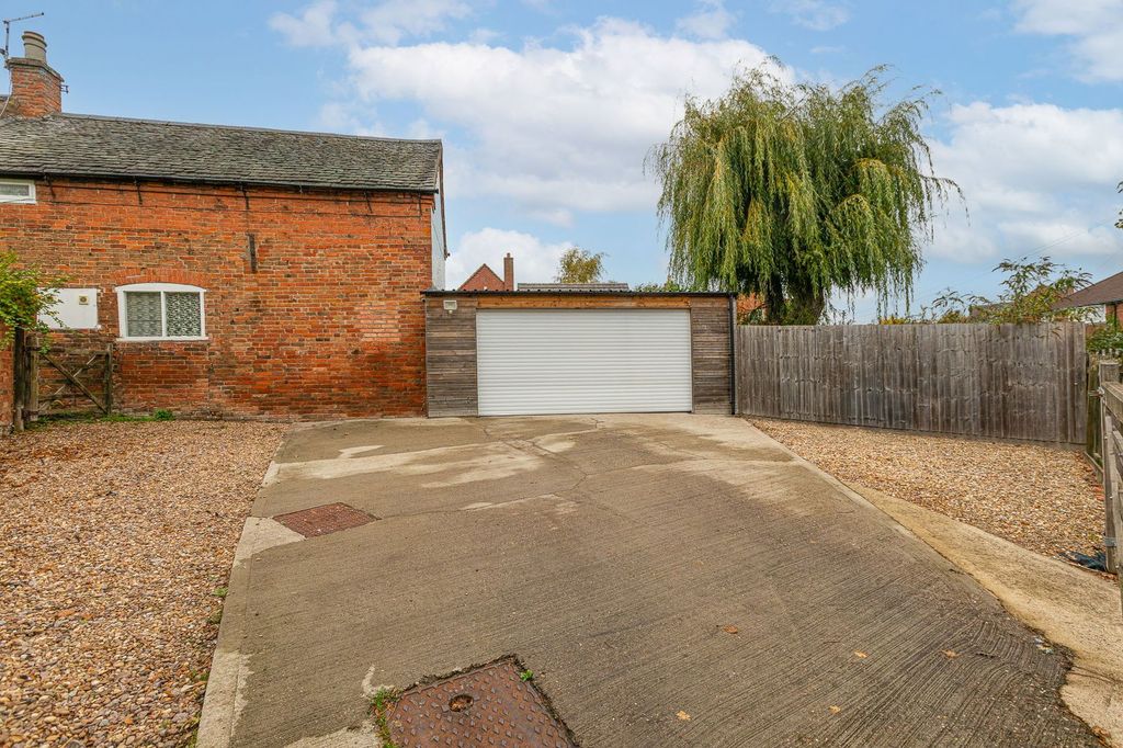 Property photo 3 of 33