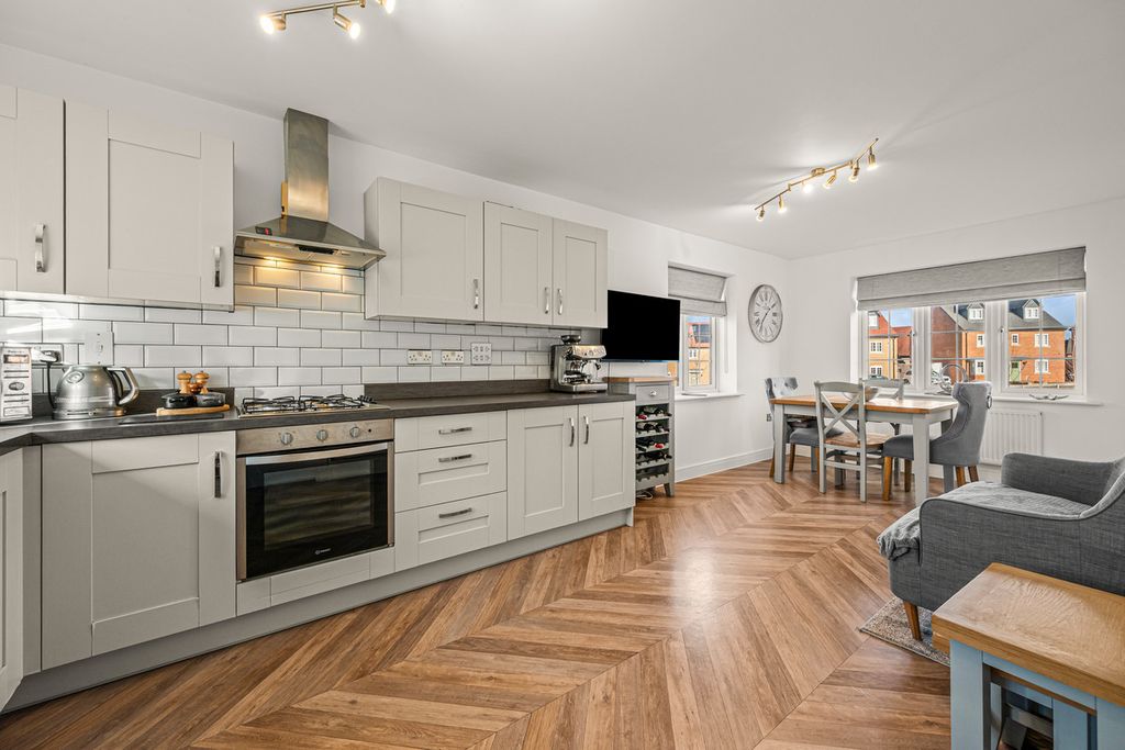 Property photo 3 of 37