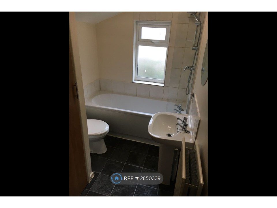 Property photo 3 of 12 Bathroom