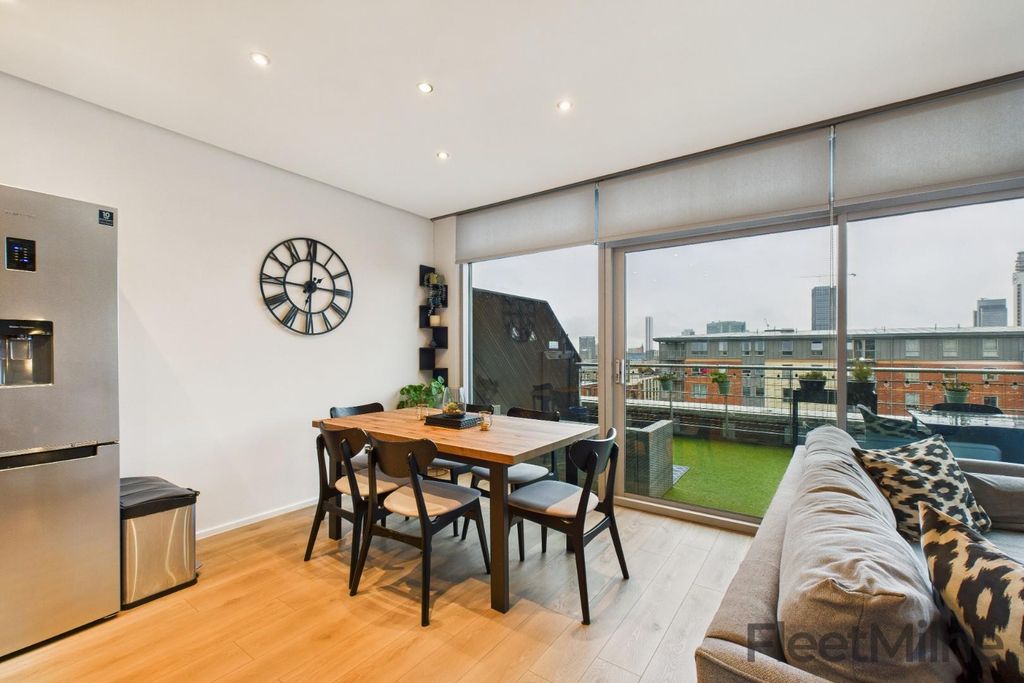 Property photo 2 of 22 Living Room