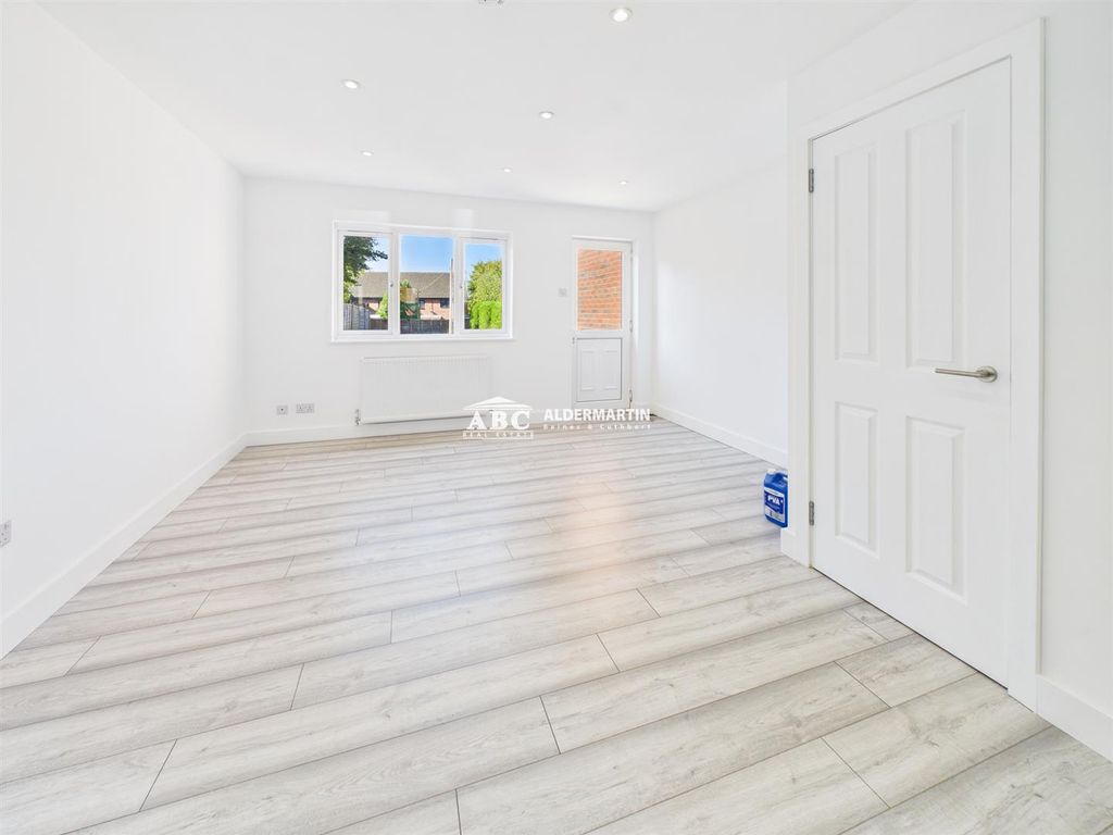 Property photo 3 of 8 Cam03827G0-Pr0090-Still003.Jpg