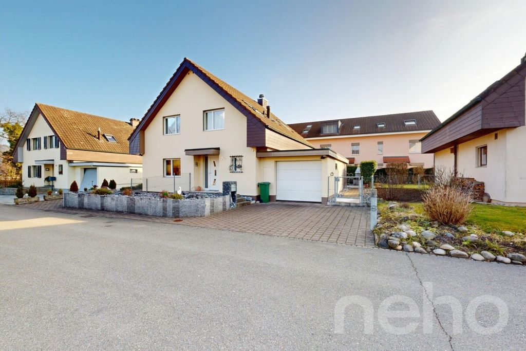 Property photo 3 of 12