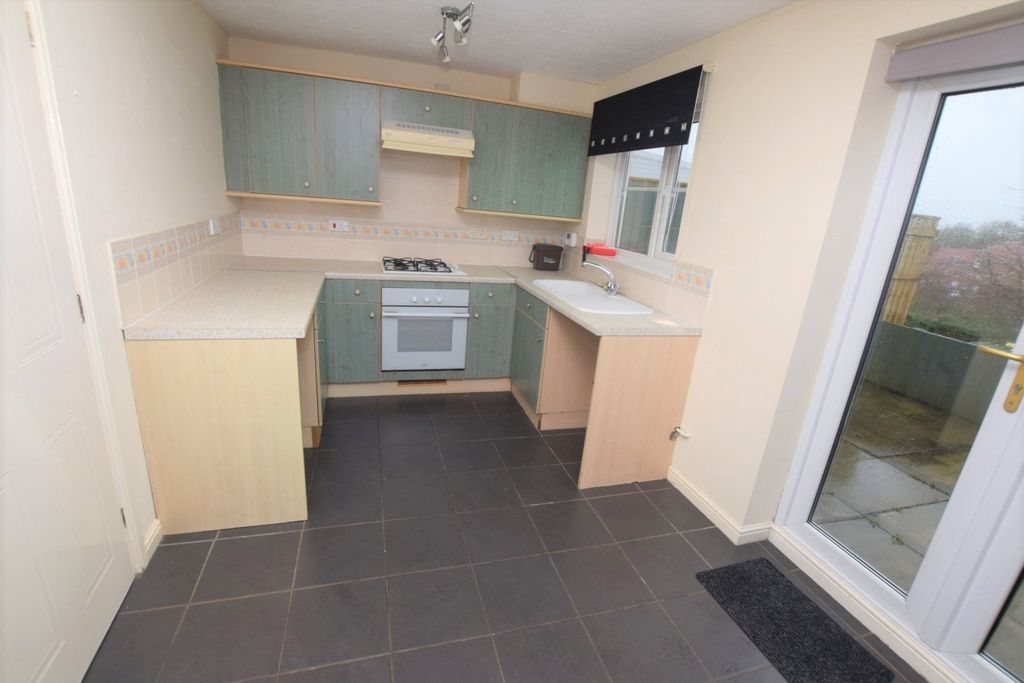 Property photo 3 of 7 Kitchen