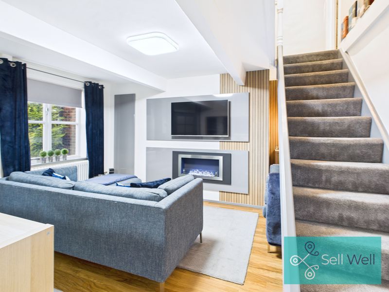 Property photo 3 of 20 Lounge