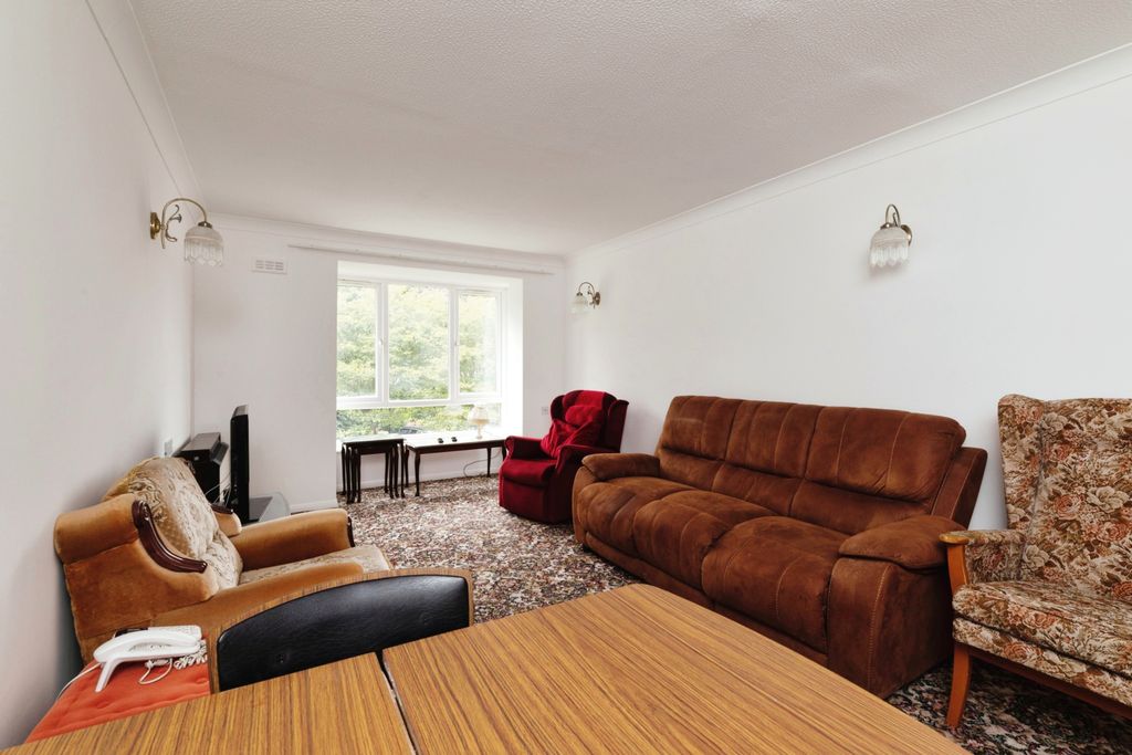 Property photo 2 of 10 Lounge