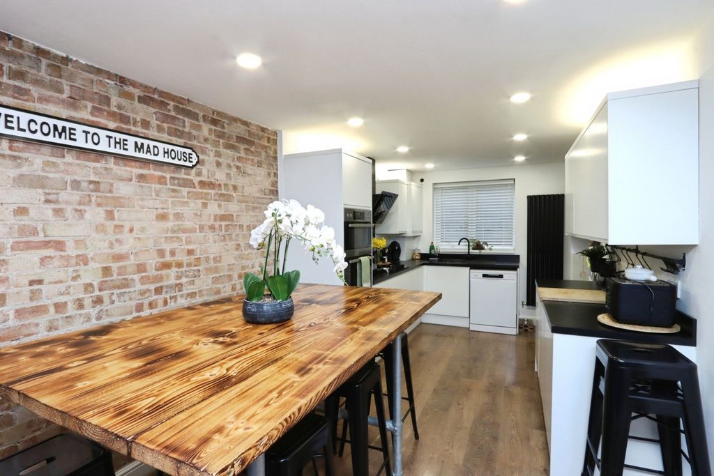 Property photo 2 of 20 Pbox-Img.Jpg