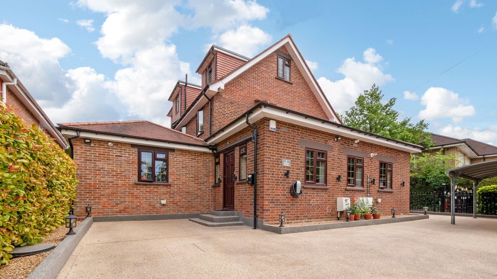 Property photo 1 of 28