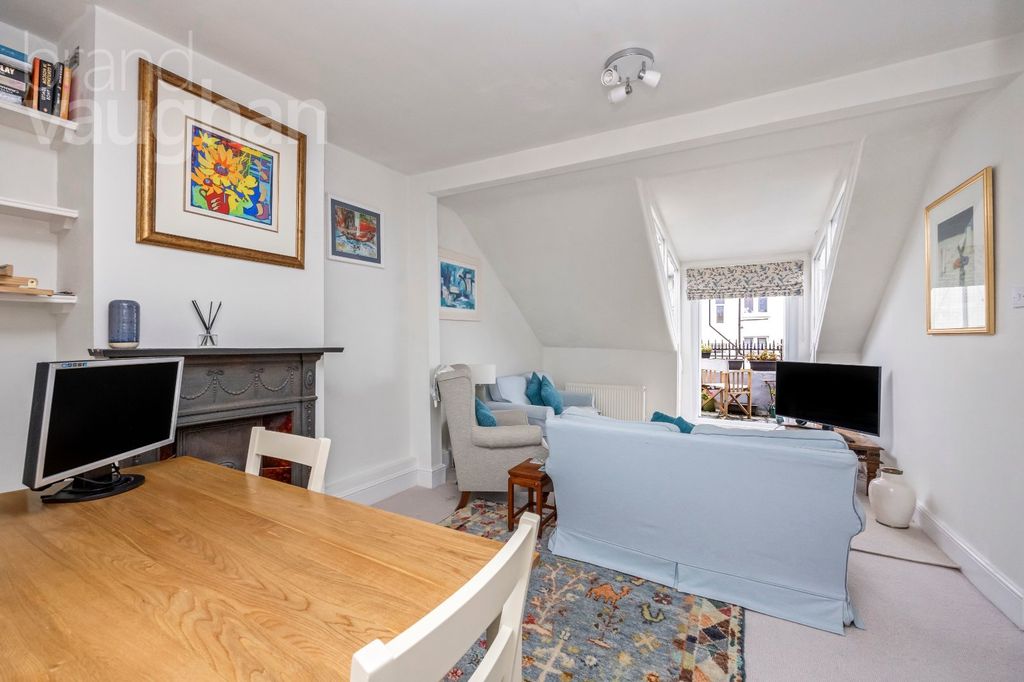 Property photo 3 of 16 Picture 3