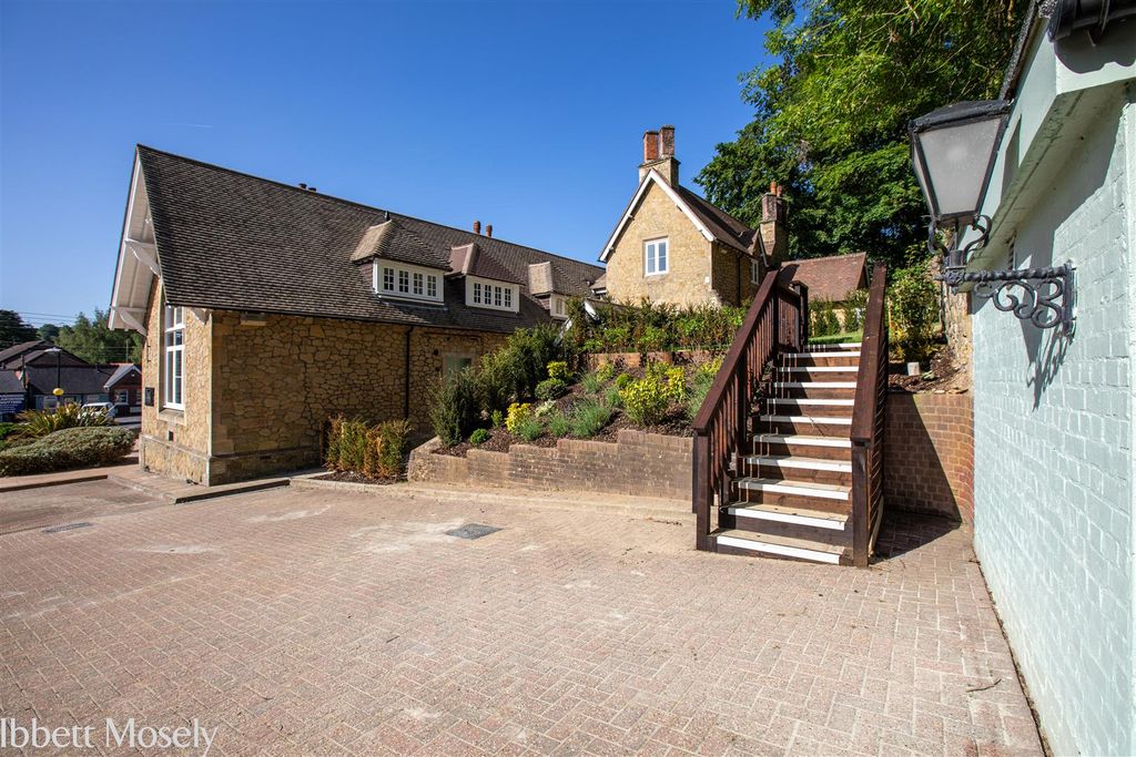 Property photo 1 of 9 9 Entrance To Communal Gardens.Jpg