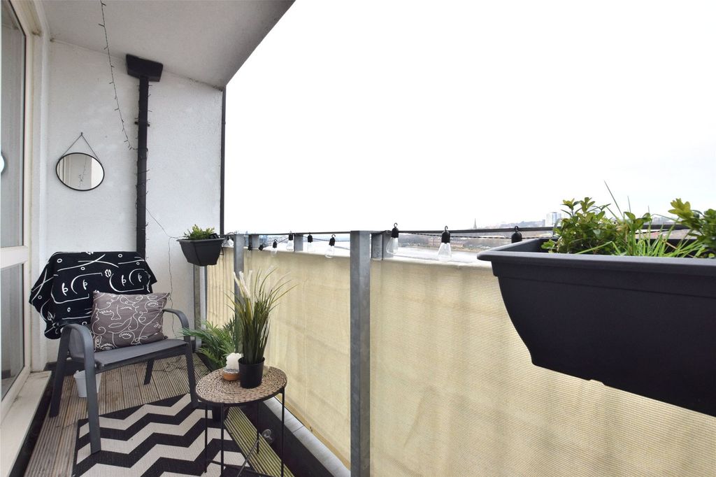 Property photo 3 of 11 Balcony