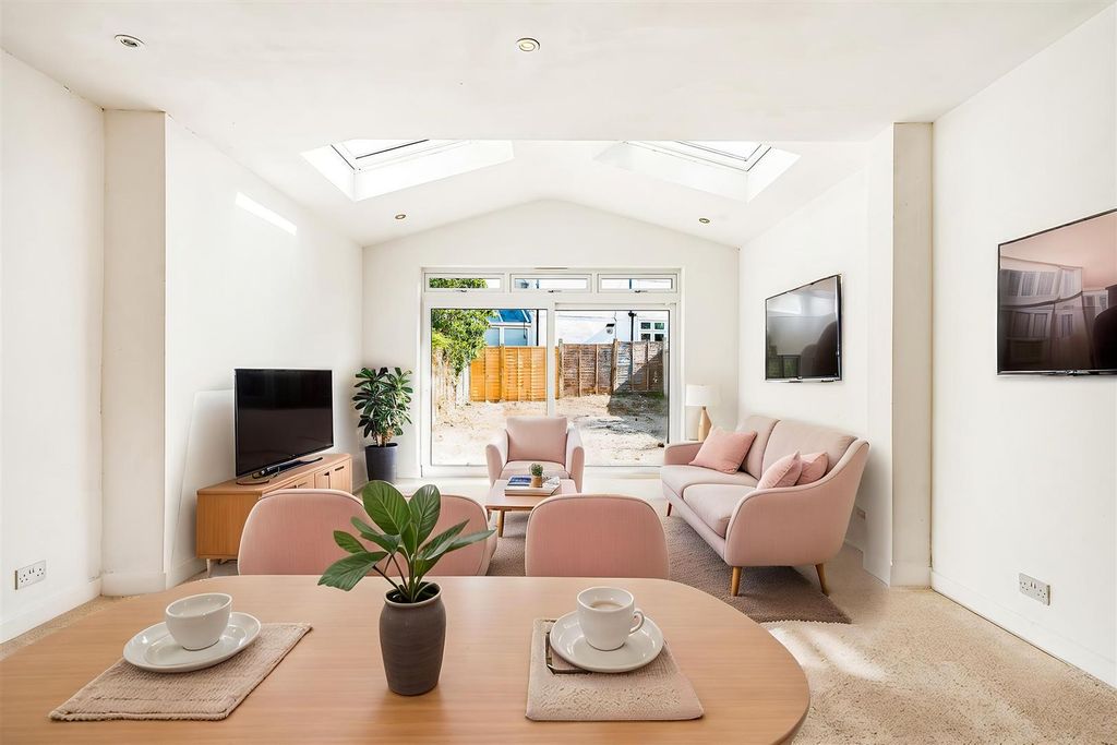 Property photo 3 of 23 9_87725 - Living Room - Standard - 5.Jpg