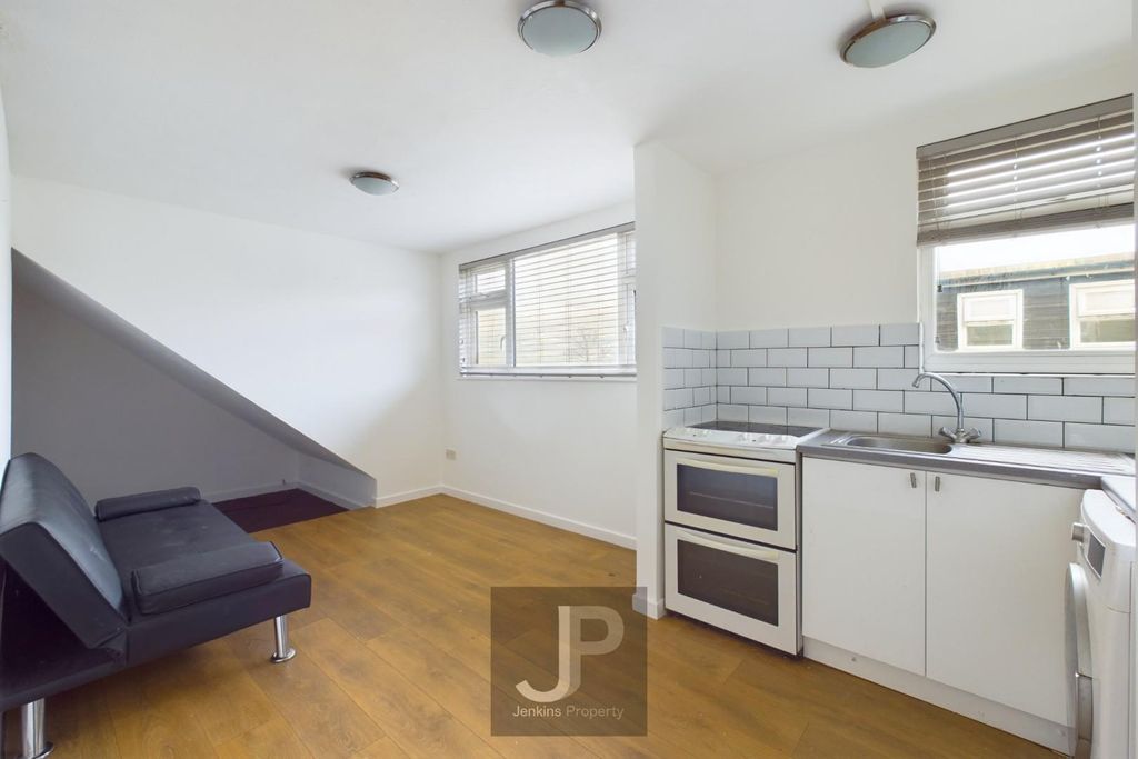 Property photo 2 of 11 Cam01632G0-Pr0174-Still006.Jpg