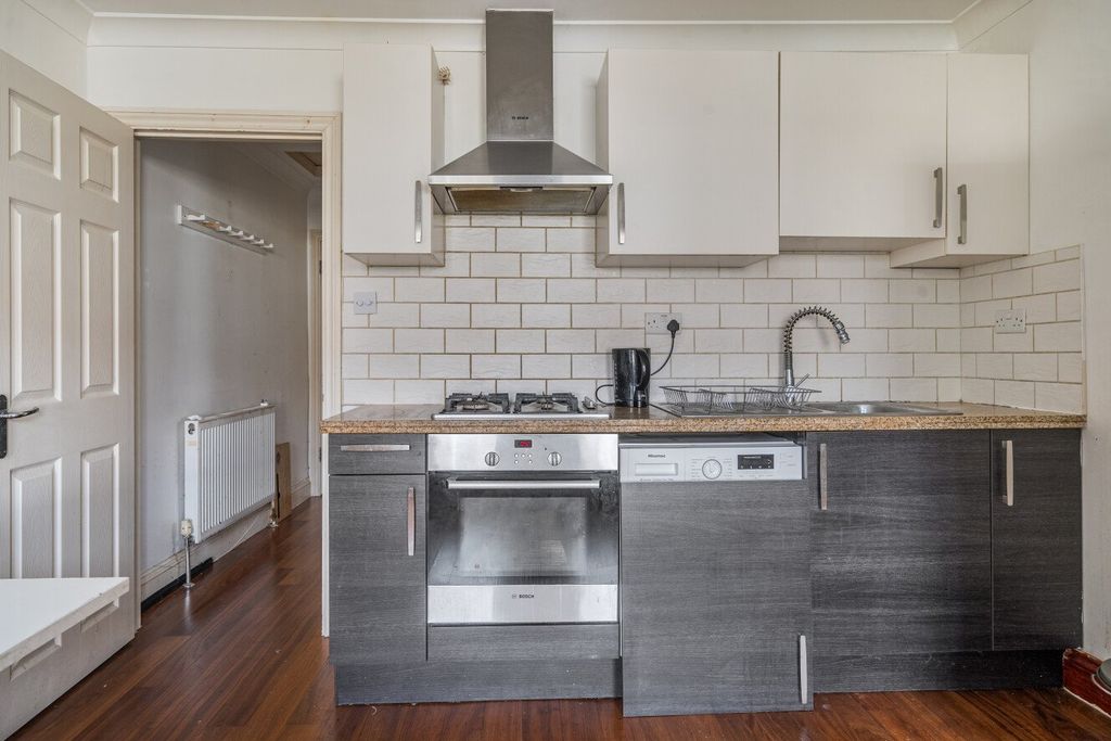 Property photo 2 of 13 Picture No. 15