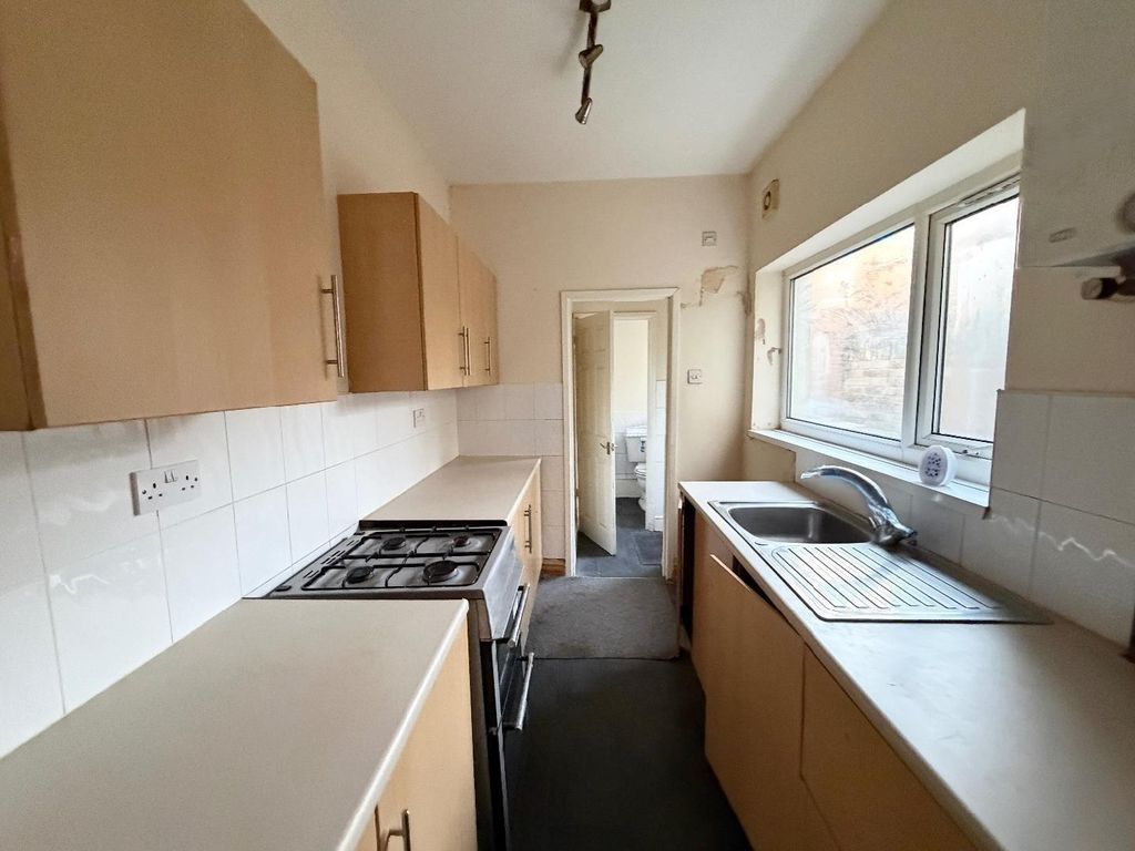 Property photo 3 of 7 Kitchen