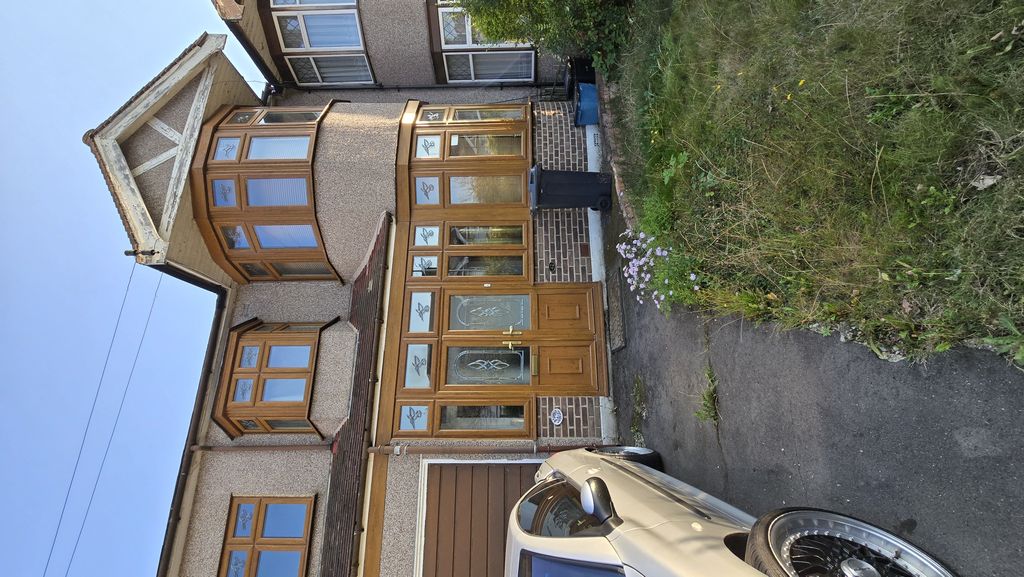 Property photo 1 of 2