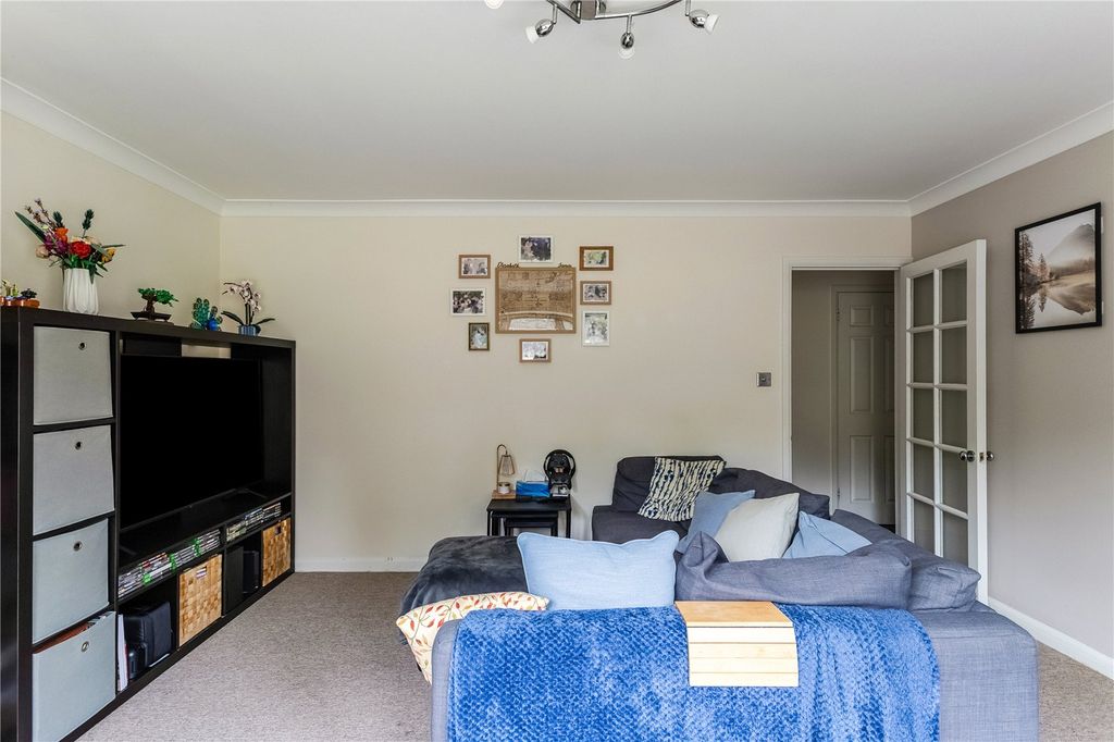 Property photo 2 of 8 Sitting Room