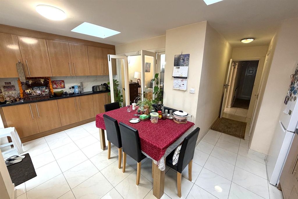 Property photo 2 of 8 Kitchen..Jpg