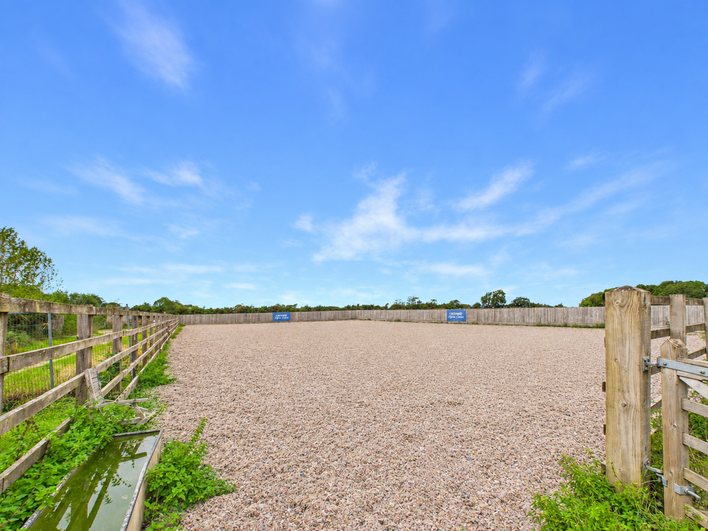 Property photo 2 of 10 Arena