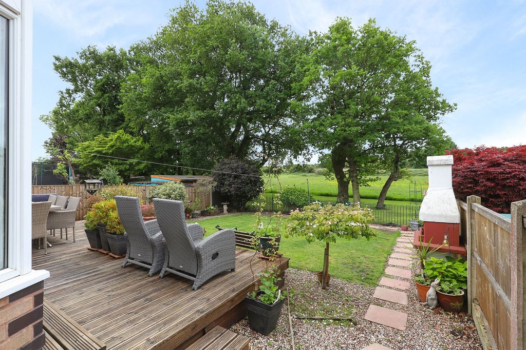 Property photo 2 of 36