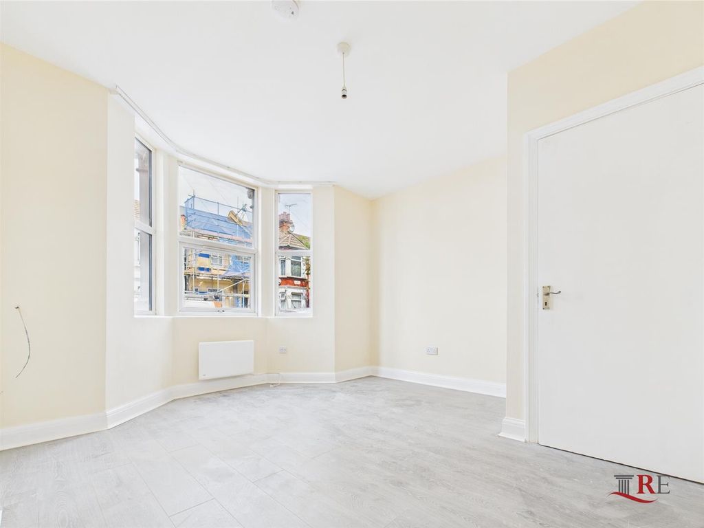 Property photo 1 of 9 Cam02489G0-Pr0171-Still008.Jpg