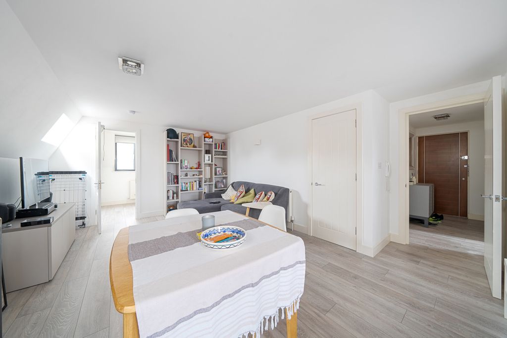 Property photo 3 of 17 1300586-14-684187...