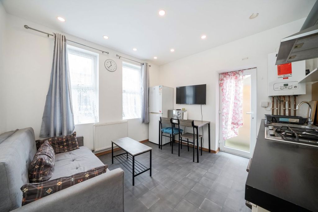 Property photo 3 of 5