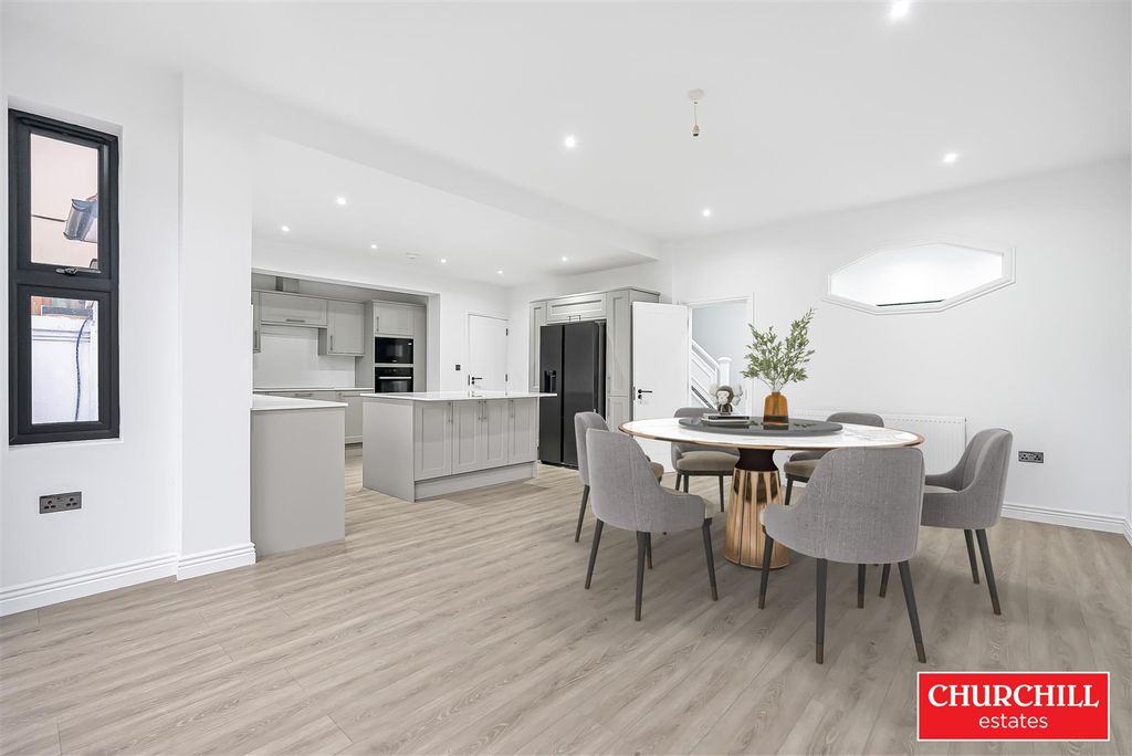 Property photo 3 of 35