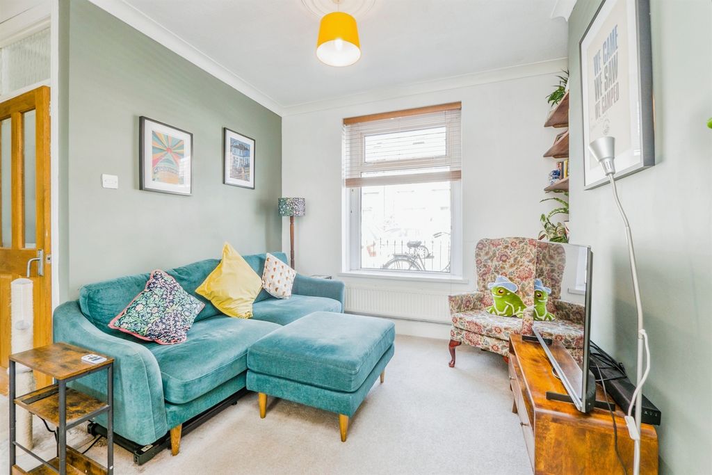 Property photo 2 of 11